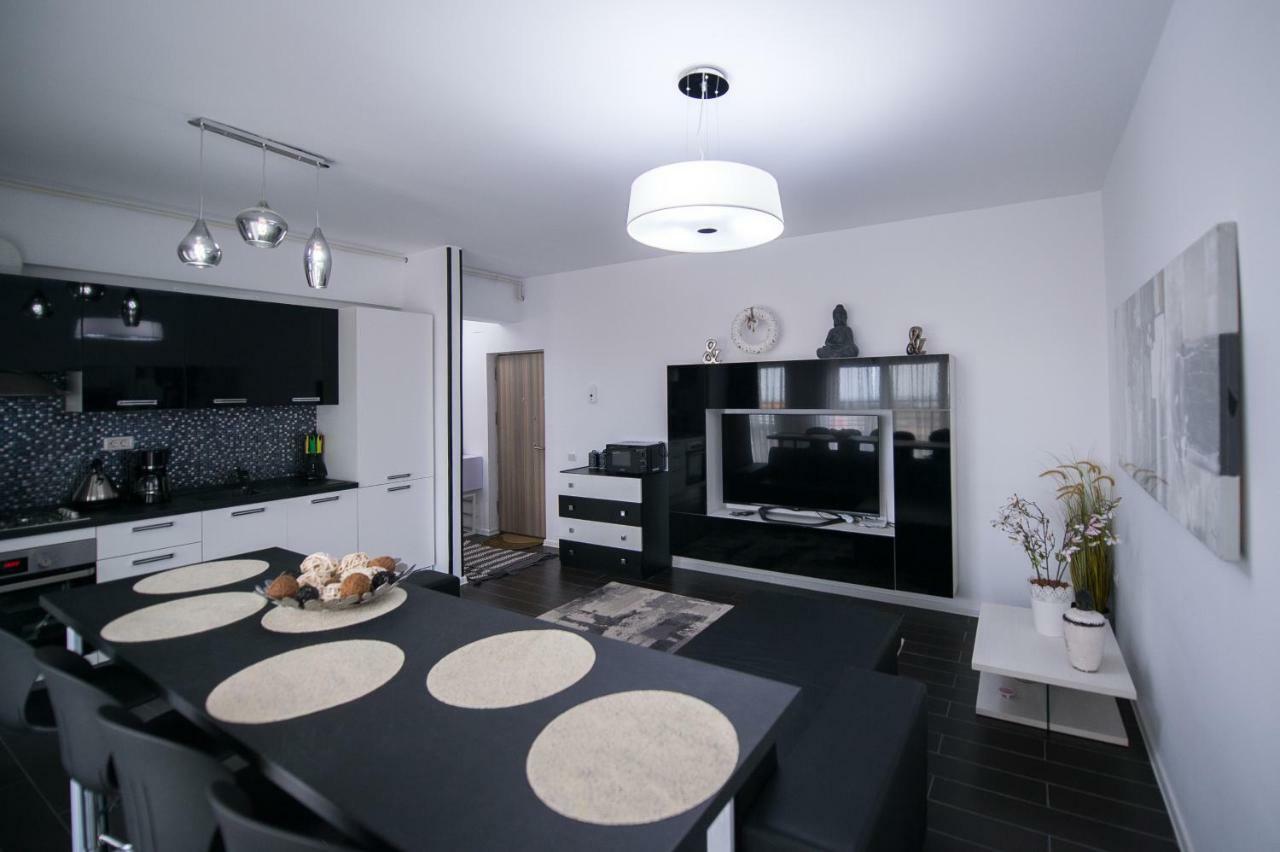 Apartel Black & White Navodari Exterior photo