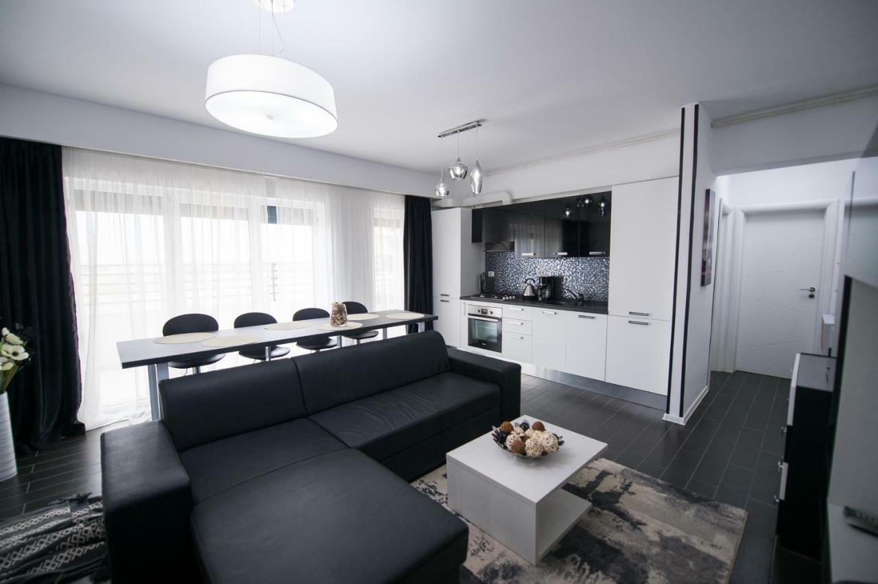 Apartel Black & White Navodari Exterior photo