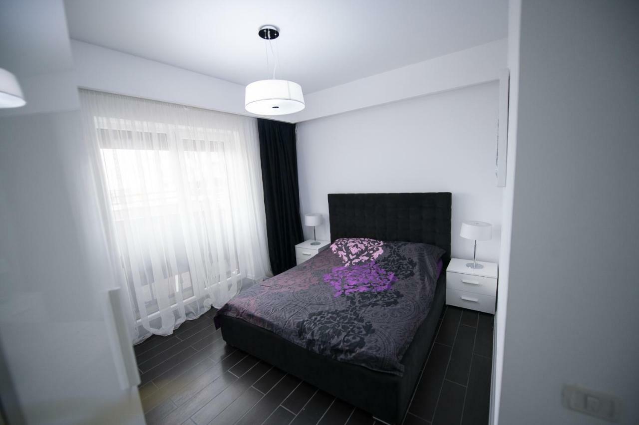 Apartel Black & White Navodari Exterior photo